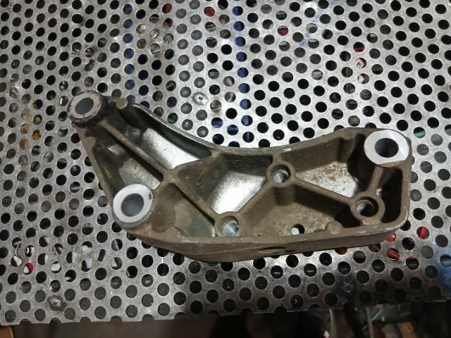 bontott VW TOURAN Váltó Tartó Bak (Pozíciófüggetlen)