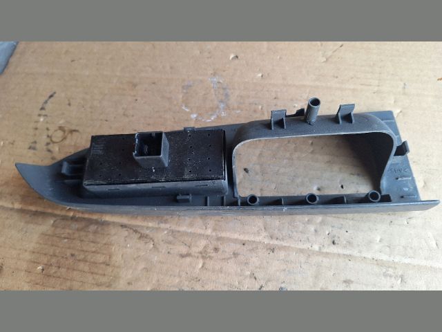 bontott VW TOURAN Ablakemelő Kapcsoló Négyes / Kettes