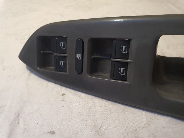 bontott VW TOURAN Ablakemelő Kapcsoló Négyes / Kettes