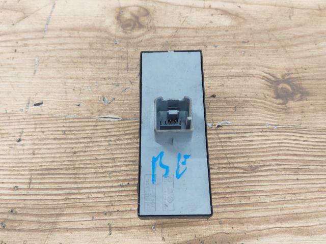 bontott VW TOURAN Ablakemelő Kapcsoló Négyes / Kettes