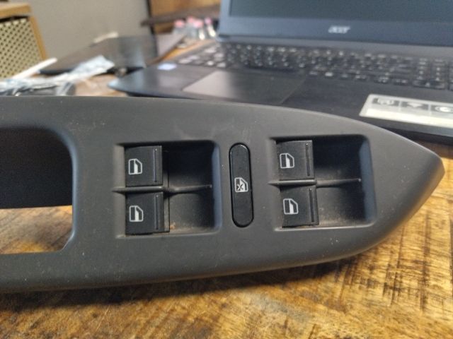 bontott VW TOURAN Ablakemelő Kapcsoló Négyes / Kettes