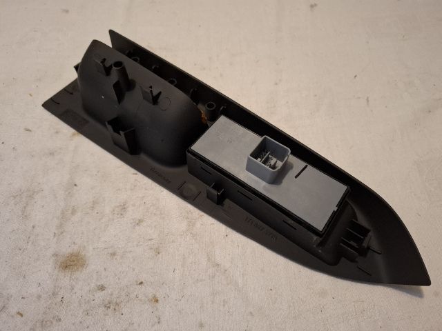 bontott VW TOURAN Ablakemelő Kapcsoló Négyes / Kettes