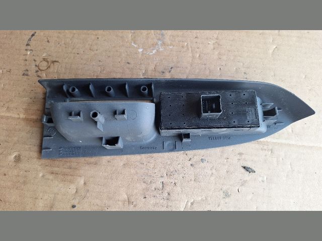 bontott VW TOURAN Ablakemelő Kapcsoló Négyes / Kettes