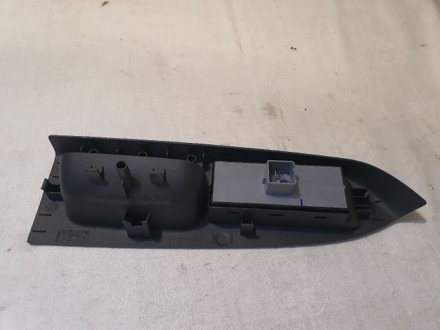 bontott VW TOURAN Ablakemelő Kapcsoló Négyes / Kettes