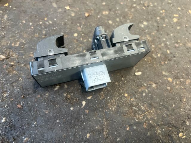 bontott VW TOURAN Ablakemelő Kapcsoló Négyes / Kettes