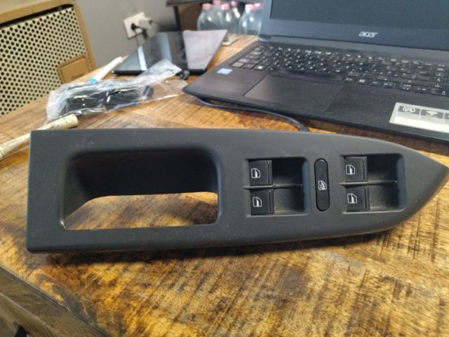 bontott VW TOURAN Ablakemelő Kapcsoló Négyes / Kettes