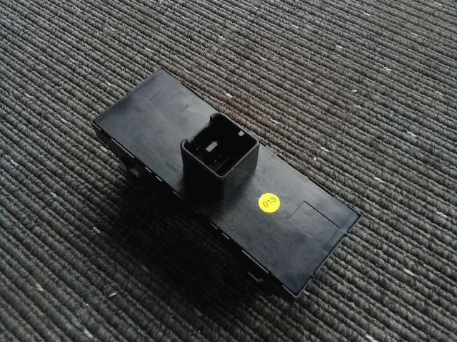 bontott VW TOURAN Ablakemelő Kapcsoló Négyes / Kettes