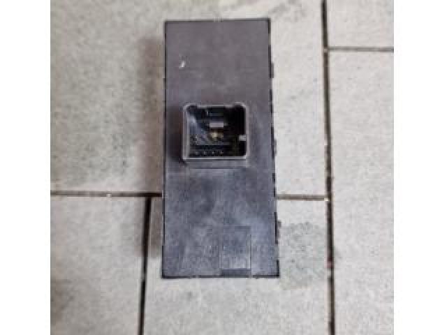 bontott VW TOURAN Ablakemelő Kapcsoló Négyes / Kettes