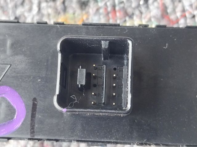 bontott VW TOURAN Ablakemelő Kapcsoló Négyes / Kettes