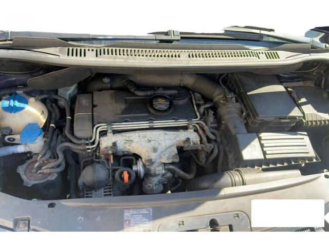 bontott VW TOURAN Ajtó Kárpit Világítás