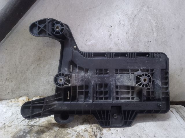 bontott VW TOURAN Akkumulátor Tartó