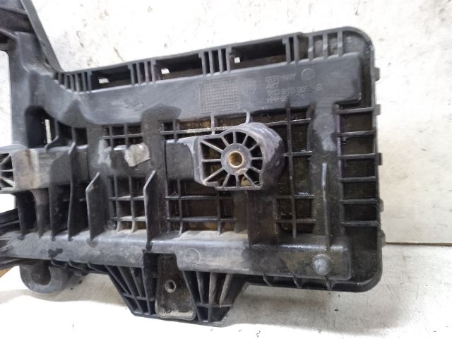 bontott VW TOURAN Akkumulátor Tartó