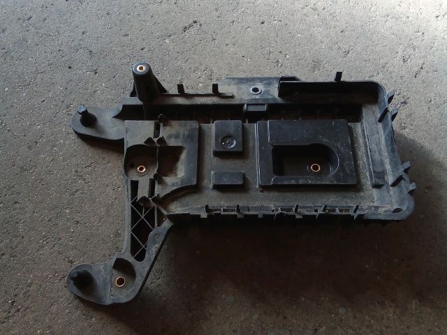 bontott VW TOURAN Akkumulátor Tartó