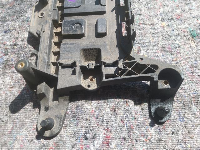 bontott VW TOURAN Akkumulátor Tartó