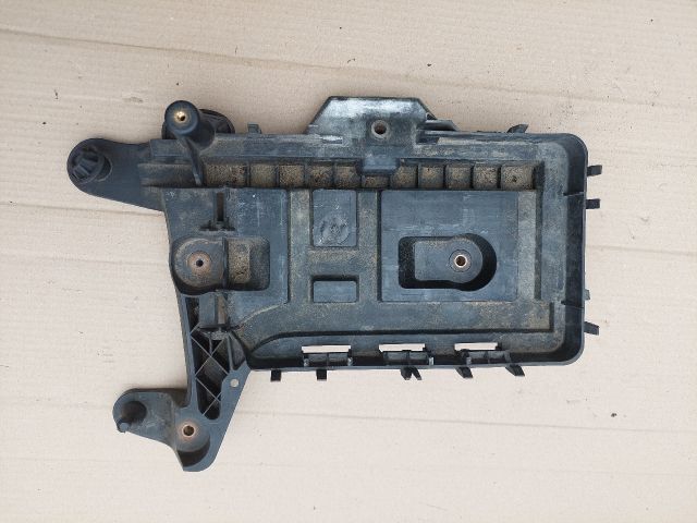 bontott VW TOURAN Akkumulátor Tartó