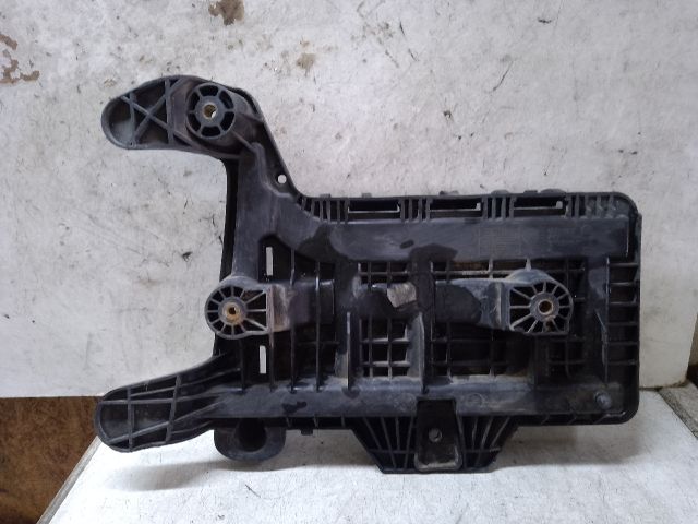 bontott VW TOURAN Akkumulátor Tartó