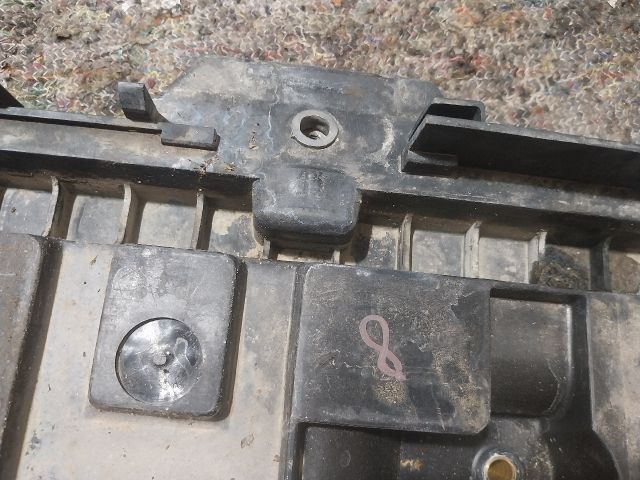 bontott VW TOURAN Akkumulátor Tartó