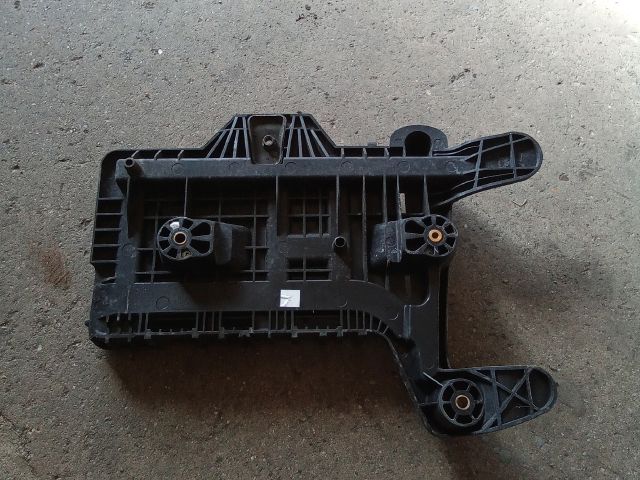 bontott VW TOURAN Akkumulátor Tartó