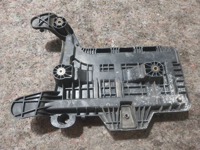 bontott VW TOURAN Akkumulátor Tartó