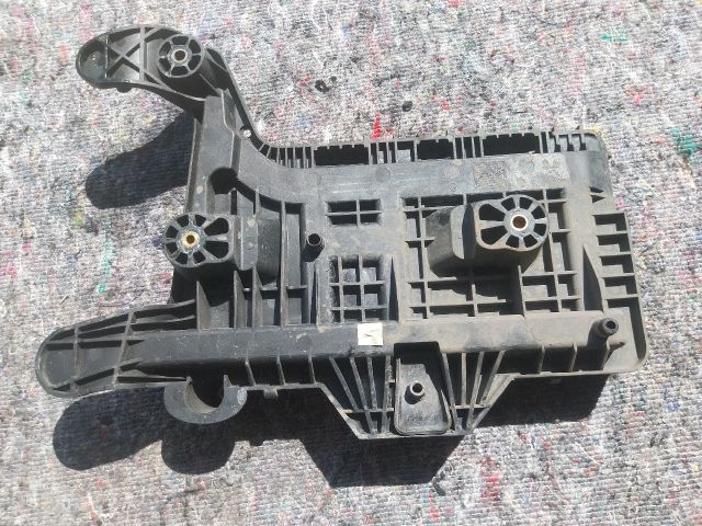 bontott VW TOURAN Akkumulátor Tartó
