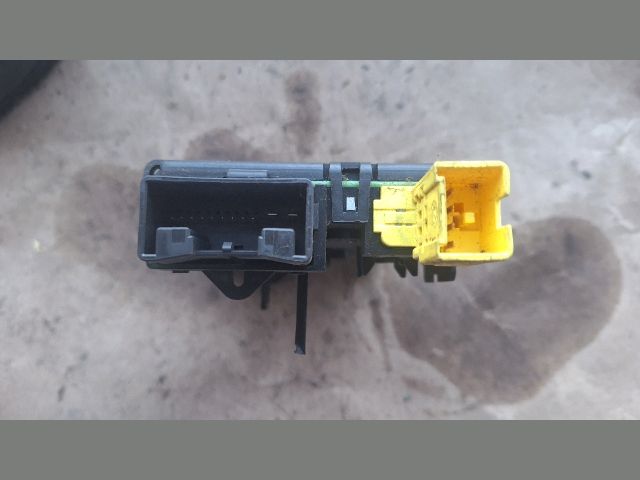 bontott VW TOURAN Aktív Kormány Elektronika