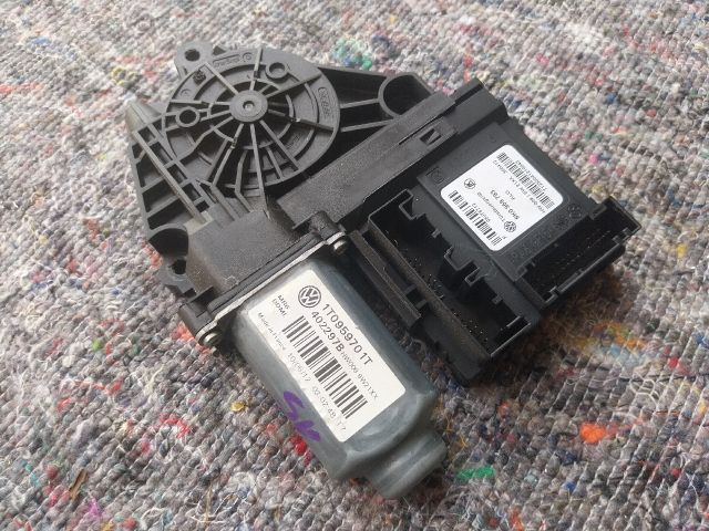 bontott VW TOURAN Bal első Ablakemelő Motor