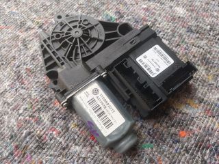 bontott VW TOURAN Bal első Ablakemelő Motor