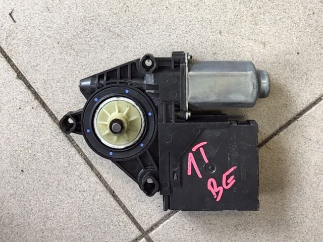 bontott VW TOURAN Bal első Ablakemelő Motor