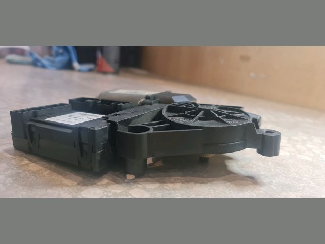 bontott VW TOURAN Bal első Ablakemelő Motor