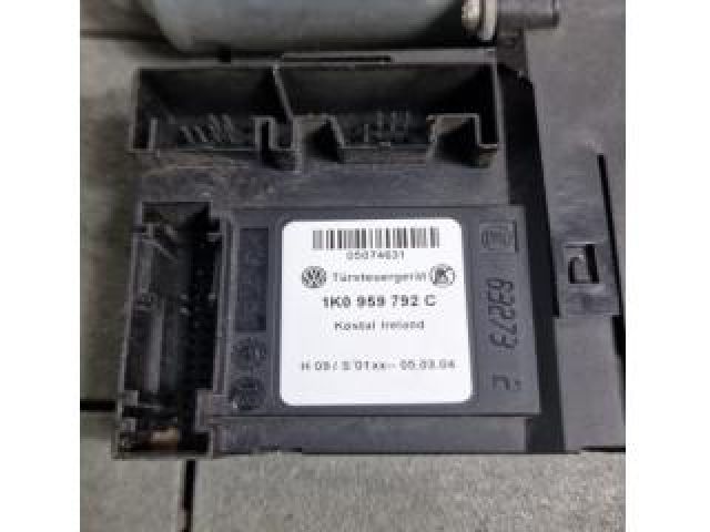 bontott VW TOURAN Bal első Ablakemelő Motor