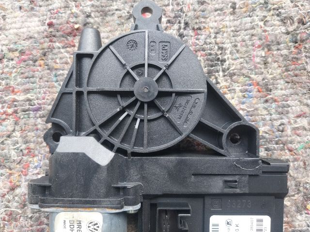 bontott VW TOURAN Bal első Ablakemelő Motor