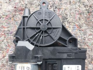 bontott VW TOURAN Bal első Ablakemelő Motor