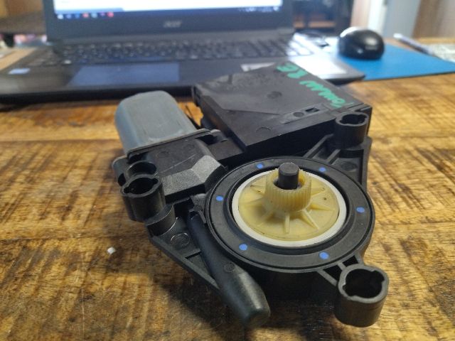 bontott VW TOURAN Bal első Ablakemelő Motor