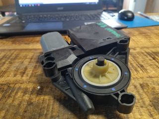 bontott VW TOURAN Bal első Ablakemelő Motor