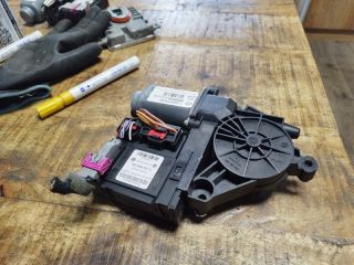 bontott VW TOURAN Bal első Ablakemelő Motor