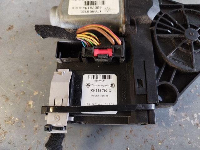 bontott VW TOURAN Bal első Ablakemelő Motor