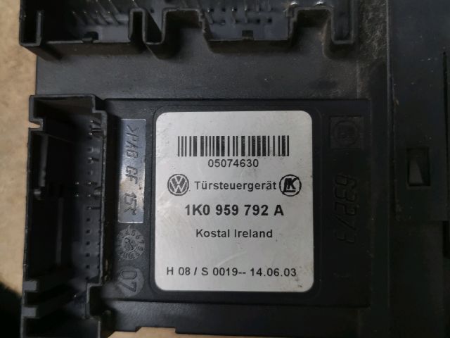 bontott VW TOURAN Bal első Ablakemelő Motor