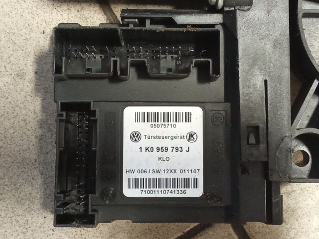 bontott VW TOURAN Bal első Ablakemelő Motor