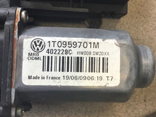 bontott VW TOURAN Bal első Ablakemelő Motor