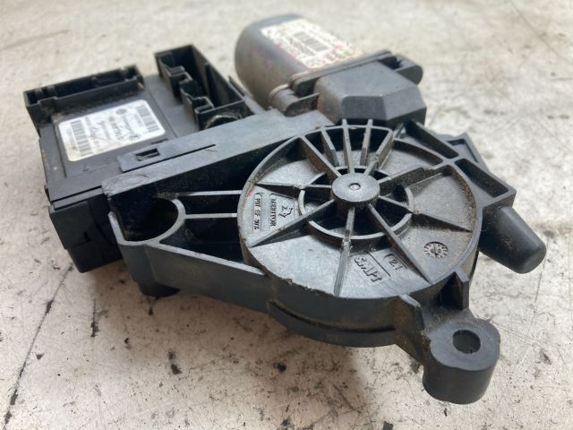 bontott VW TOURAN Bal első Ablakemelő Motor