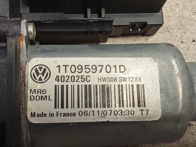 bontott VW TOURAN Bal első Ablakemelő Motor