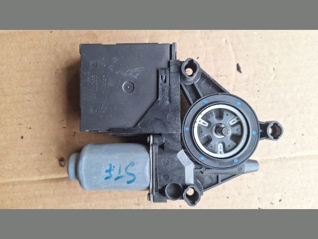 bontott VW TOURAN Bal első Ablakemelő Motor