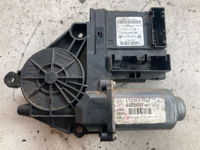 bontott VW TOURAN Bal első Ablakemelő Motor