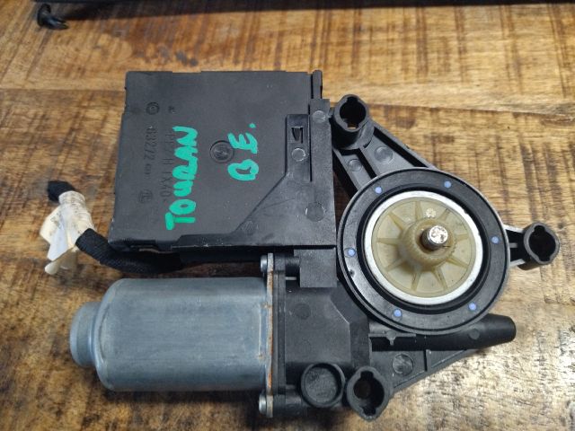 bontott VW TOURAN Bal első Ablakemelő Motor