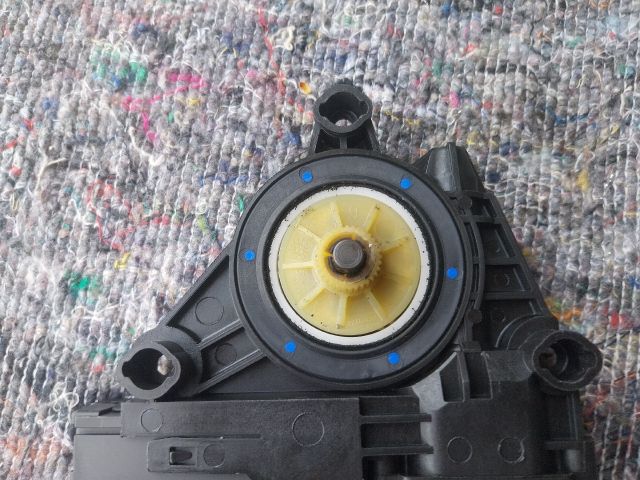 bontott VW TOURAN Bal első Ablakemelő Motor