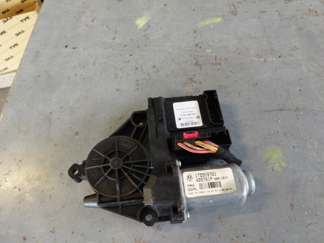 bontott VW TOURAN Bal első Ablakemelő Motor