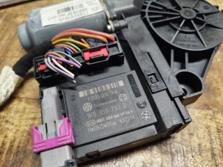 bontott VW TOURAN Bal első Ablakemelő Motor