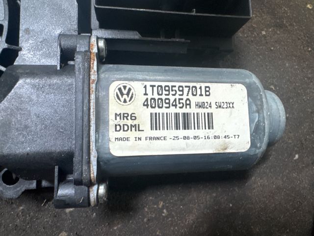 bontott VW TOURAN Bal első Ablakemelő Motor