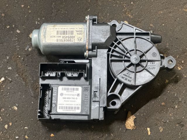 bontott VW TOURAN Bal első Ablakemelő Motor