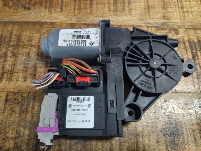 bontott VW TOURAN Bal első Ablakemelő Motor